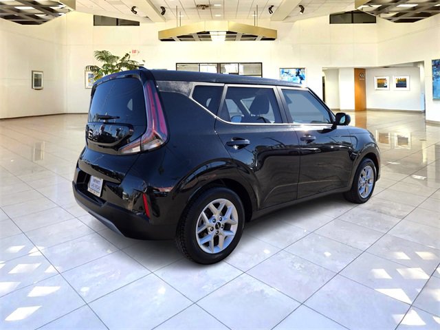 Used 2023 Kia Soul LX w/ LX Technology Package image 7