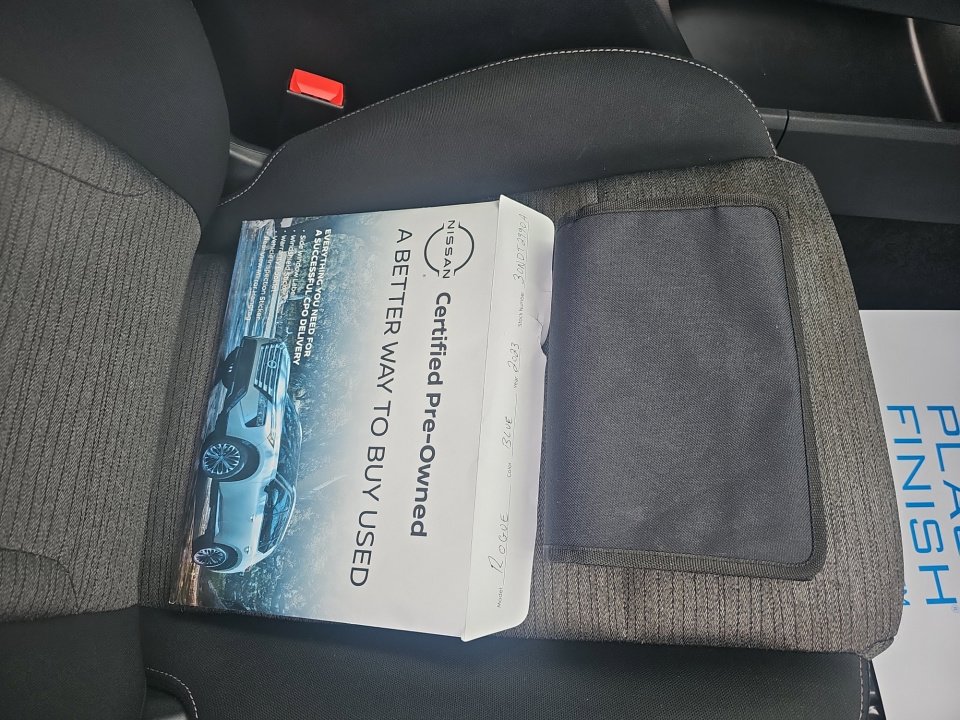 Used 2023 Nissan Rogue SV image 37