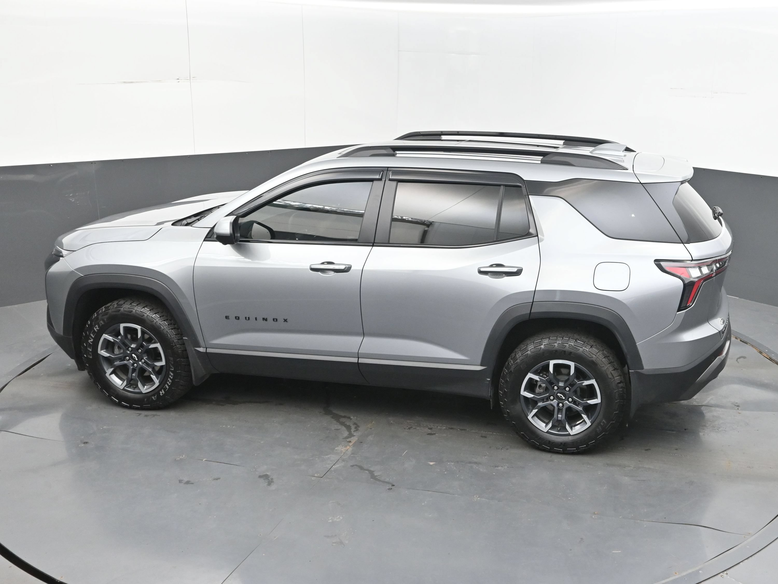 Used 2026 Chevrolet Equinox ACTIV w/ Safety and Technology Package AWD/4WD image 40