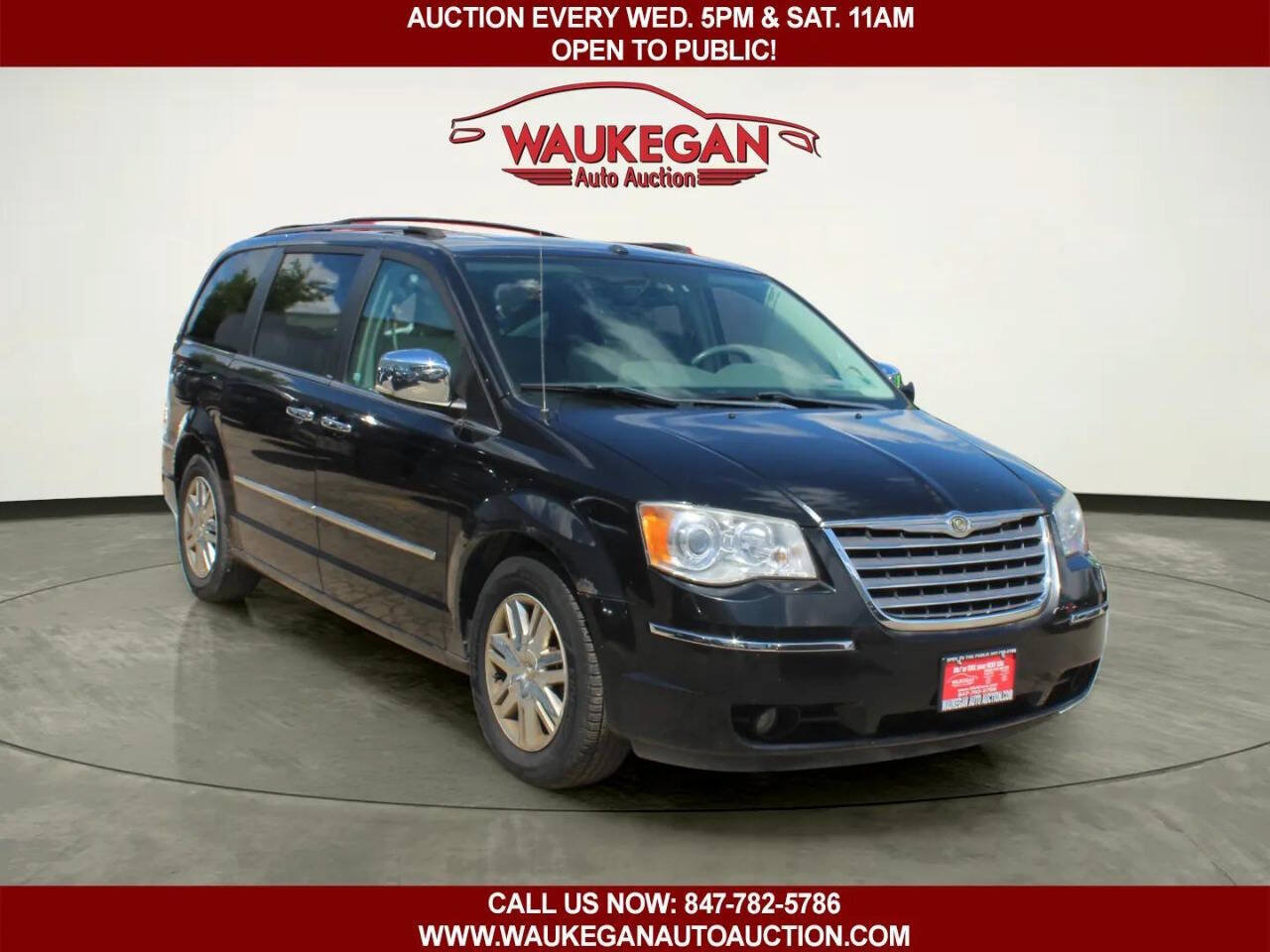 Used 2008 Chrysler Town & Country Limited w/ Entertainment Group #3 FWD image 2