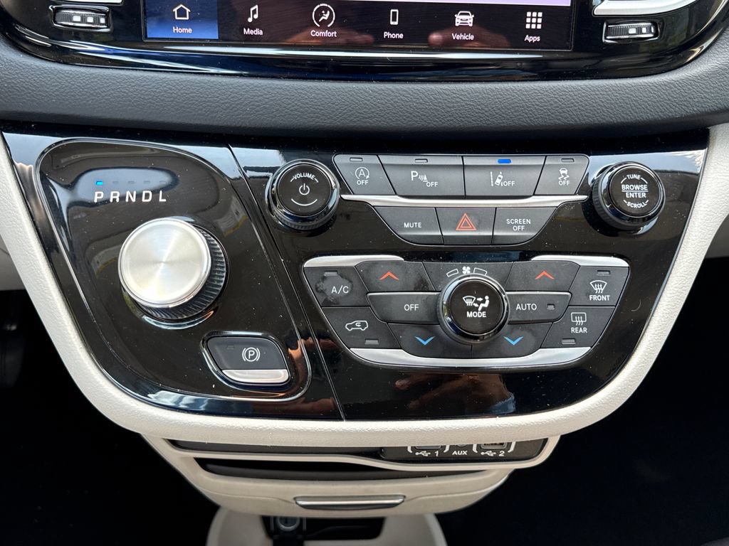 Used 2023 Chrysler Pacifica Touring-L FWD image 24