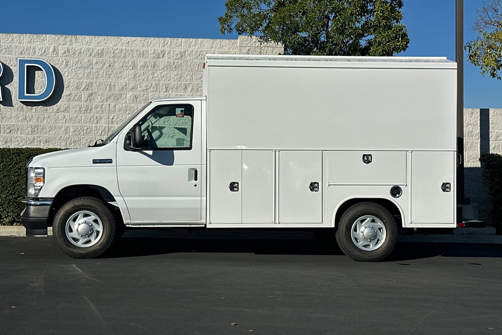 New 2026 Ford E-350 and Econoline 350 Super Duty w/ Power Equipment Group image 7