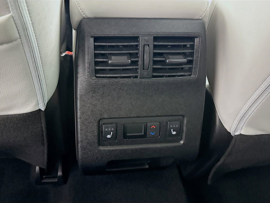 Used 2023 Mitsubishi Outlander SEL AWD/4WD image 28