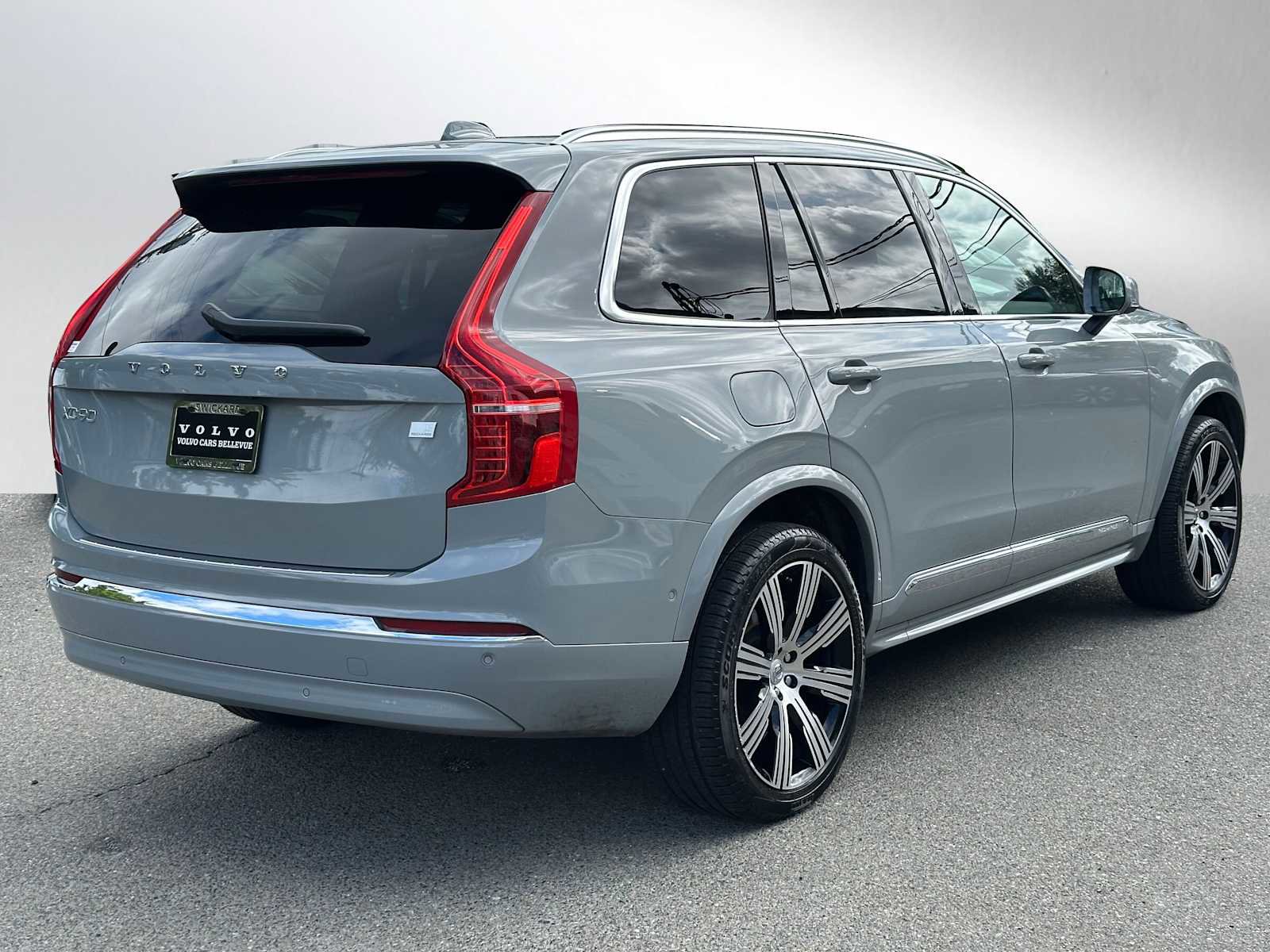Certified 2024 Volvo XC90 T8 Ultimate w/ Protection Package AWD/4WD image 4