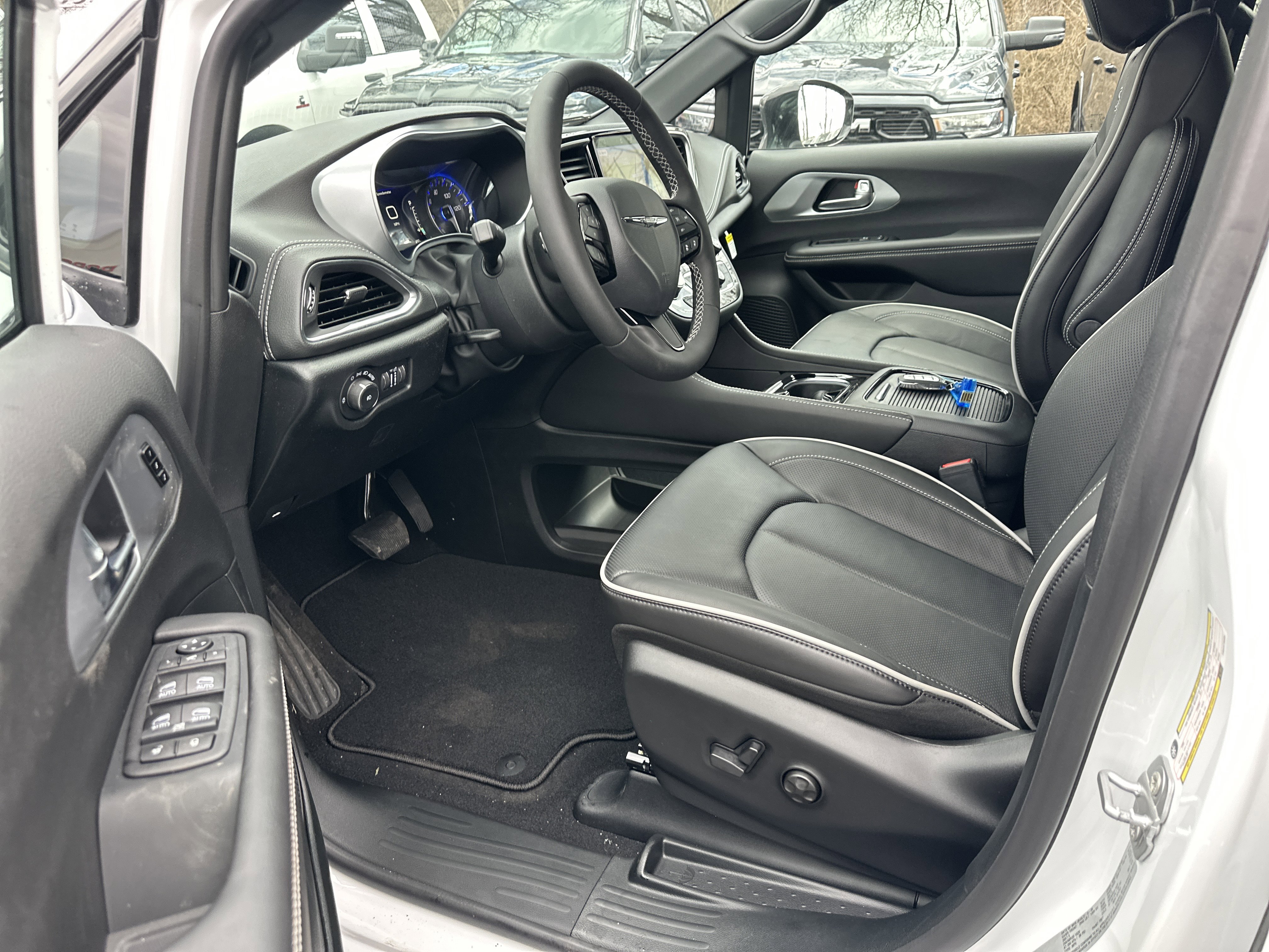 New 2026 Chrysler Pacifica Limited w/ S Appearance Package FWD image 26