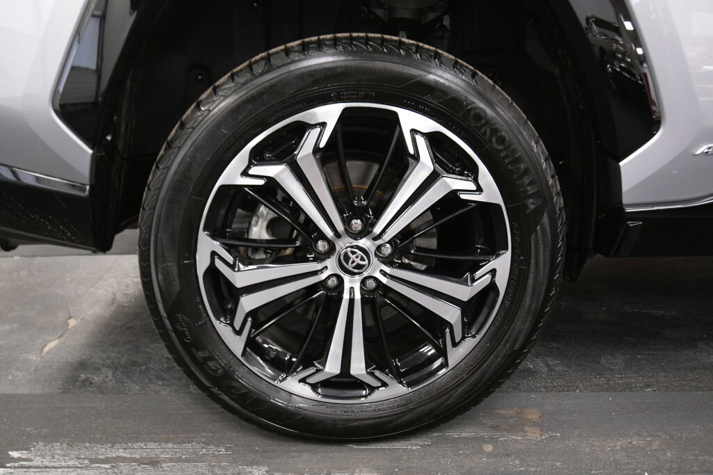 Used 2024 Toyota RAV4 XSE w/ Weather Package image 32