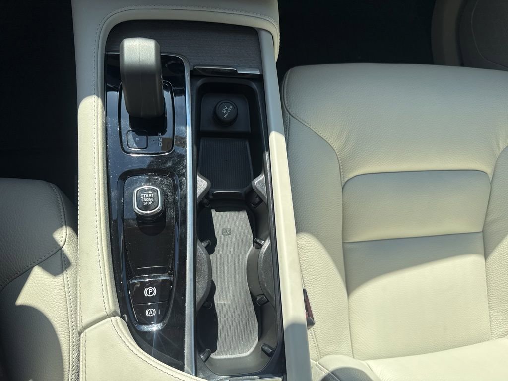 Used 2023 Volvo XC90 B5 Plus w/ Protection Package Premier image 24