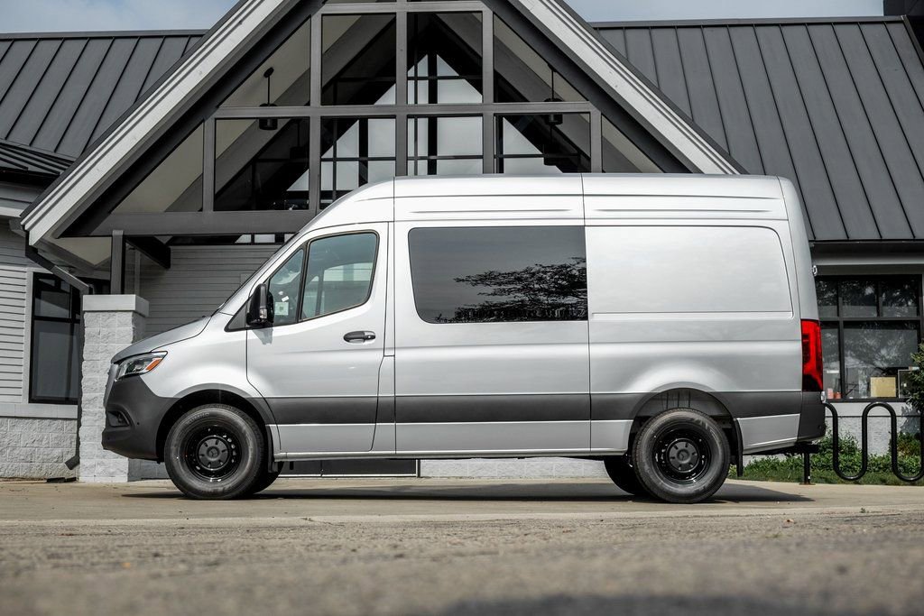 Used 2025 Mercedes-Benz Sprinter 2500 image 3