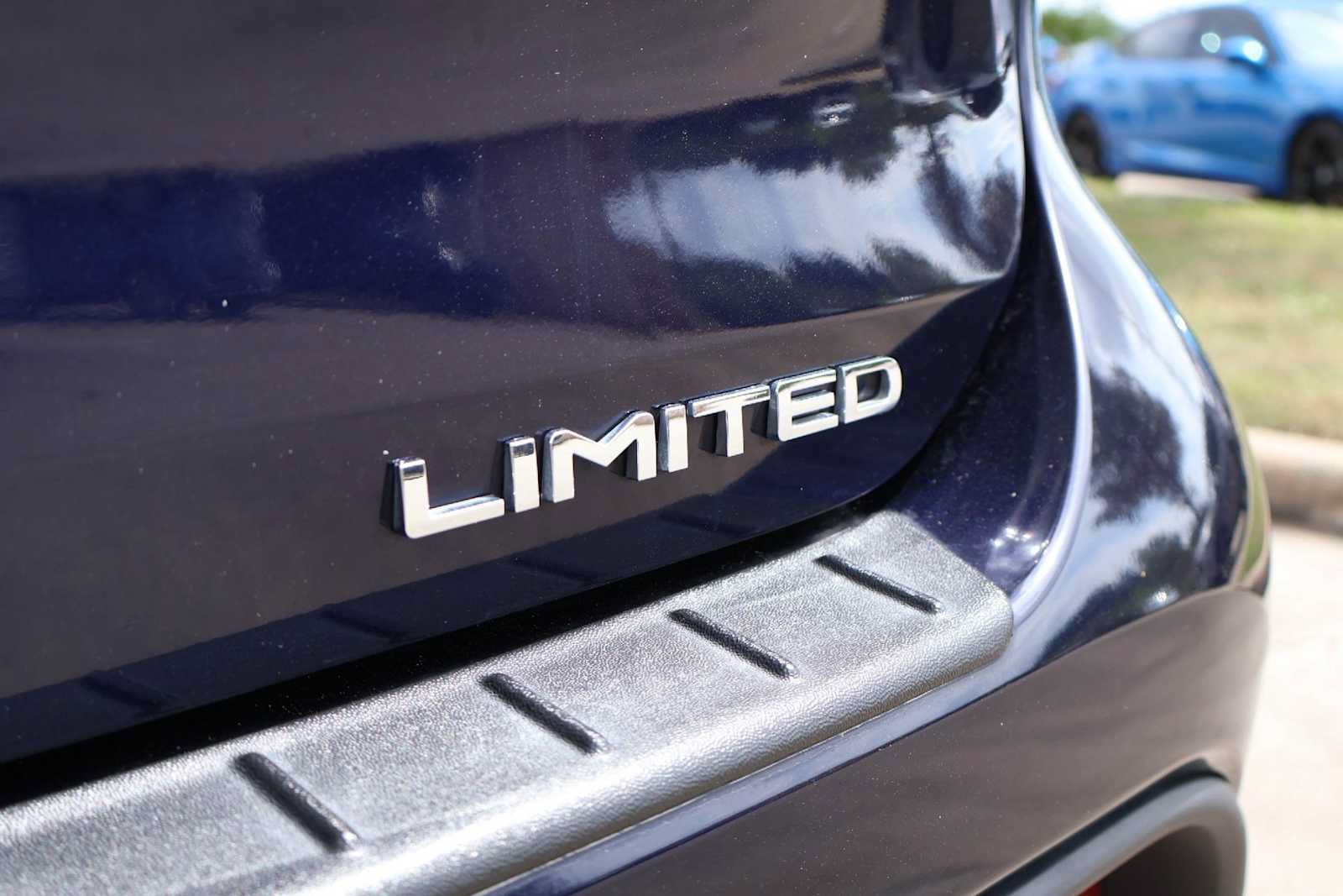 Used 2024 Toyota Highlander Limited FWD image 7
