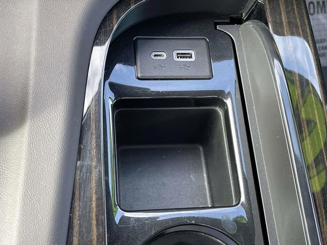 Used 2023 Cadillac Escalade Premium Luxury image 28