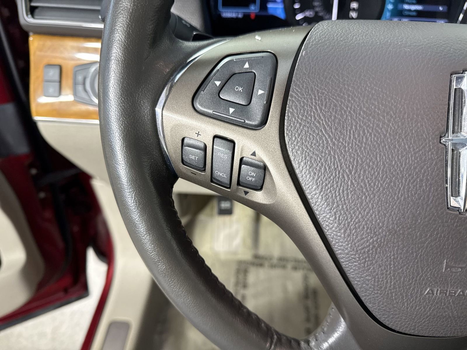 Used 2013 Lincoln MKX AWD image 13