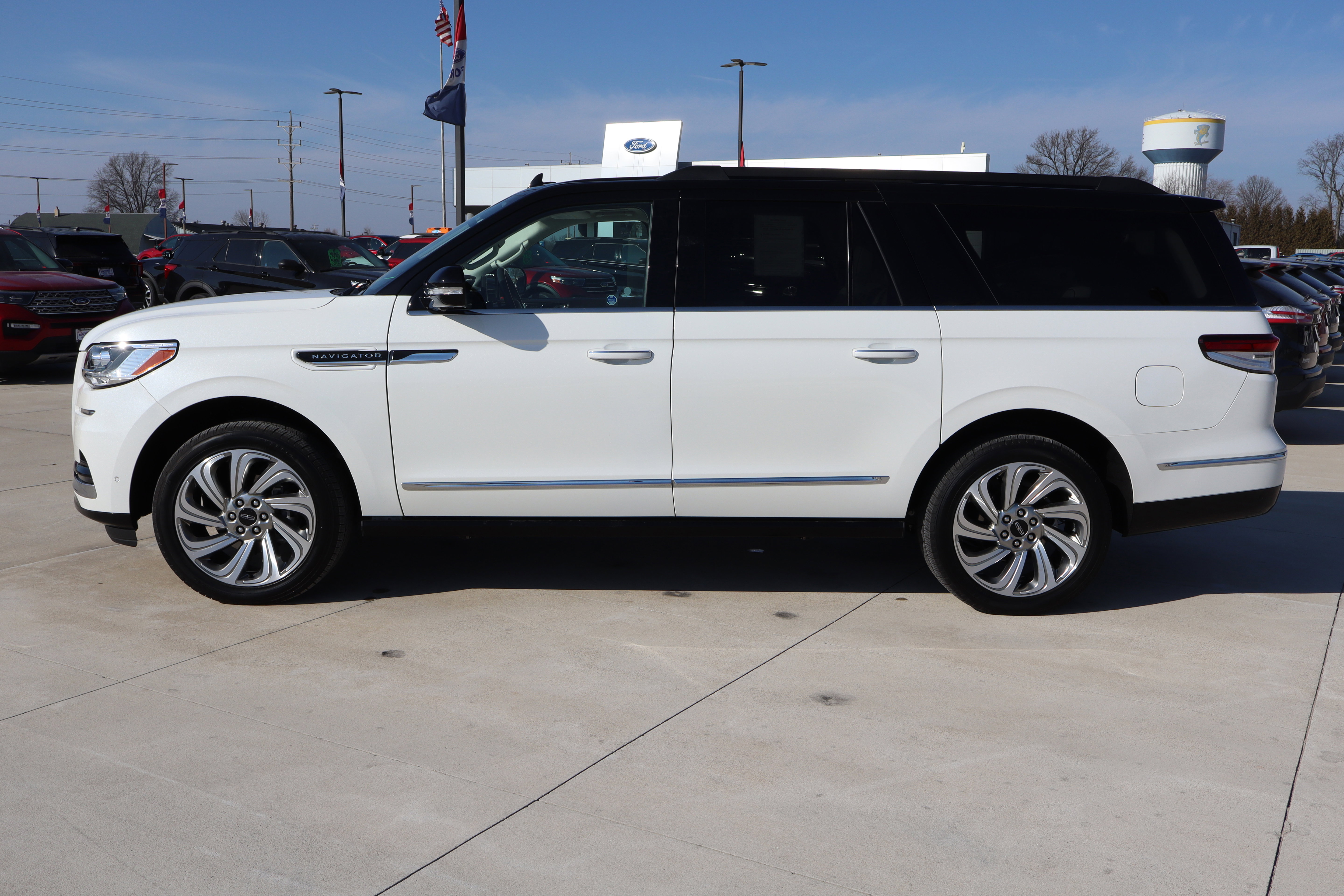 Used 2024 Lincoln Navigator L Black Label AWD/4WD image 9