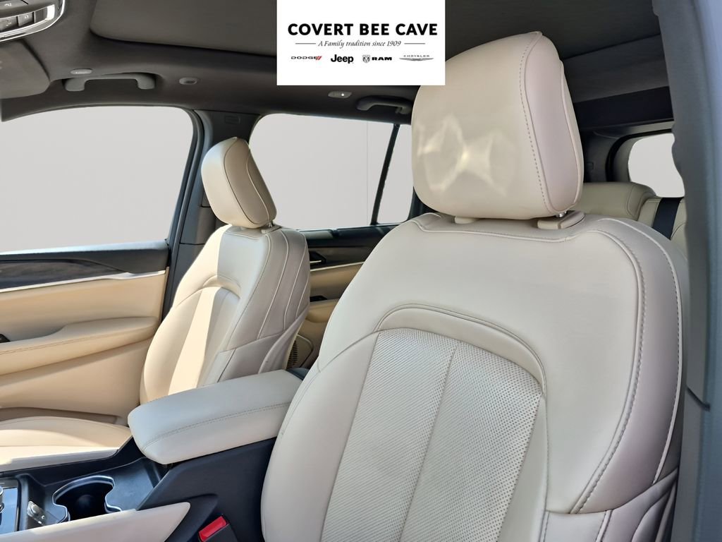 Used 2024 Jeep Grand Cherokee Limited w/ Luxury Tech Group II image 32