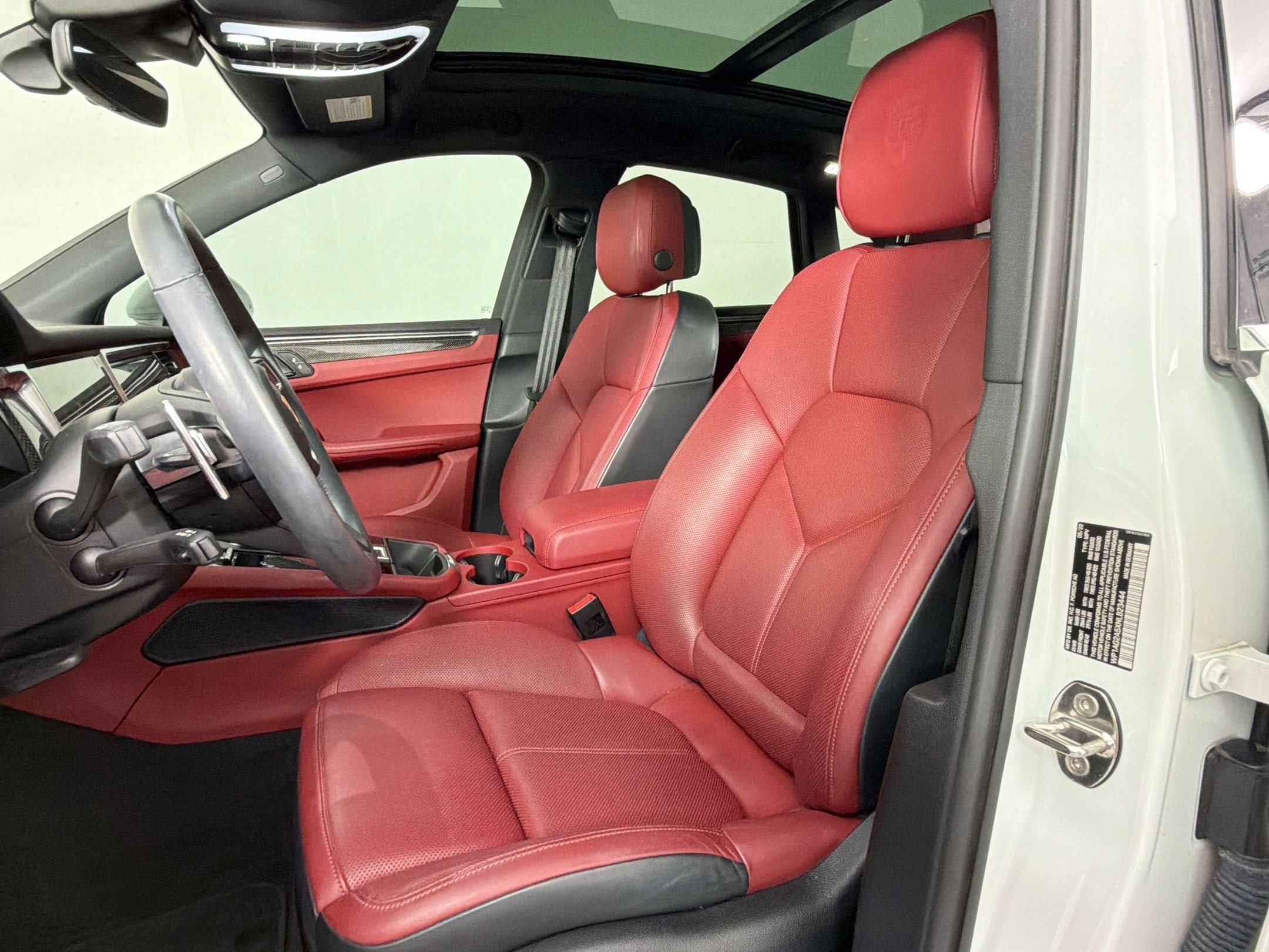 Certified 2022 Porsche Macan S image 5