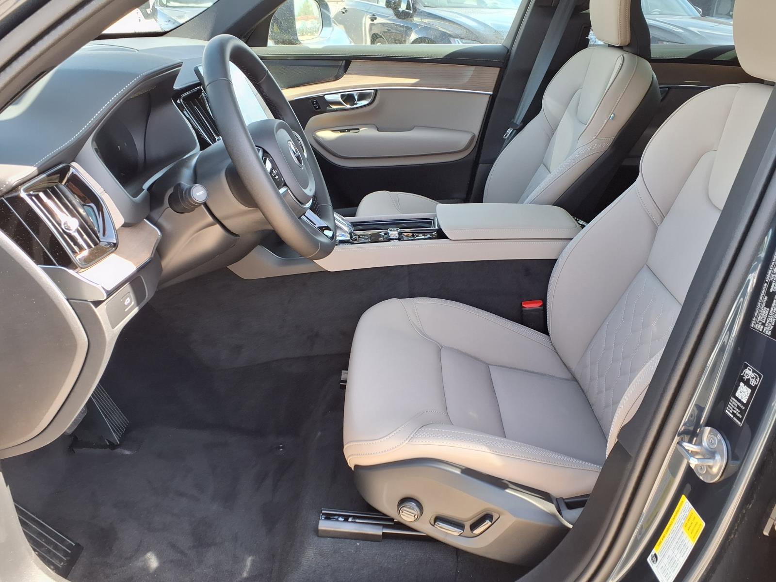 New 2026 Volvo XC90 B5 Plus w/ Protection Package Premier AWD/4WD image 13