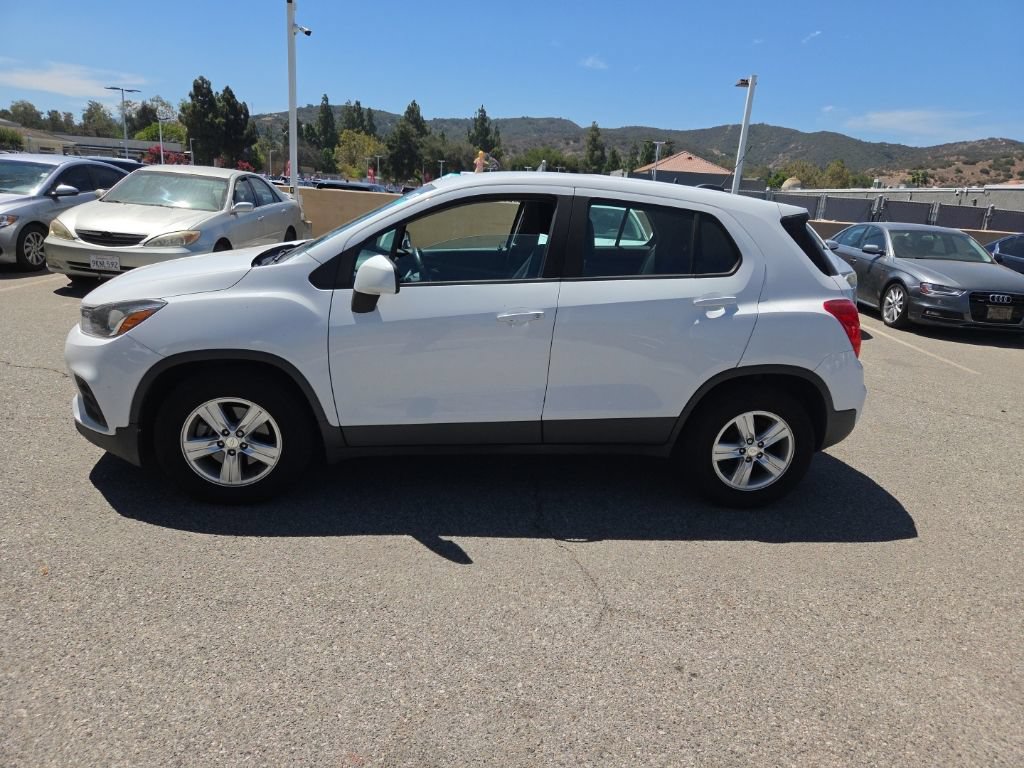 Used 2020 Chevrolet Trax LS FWD image 2