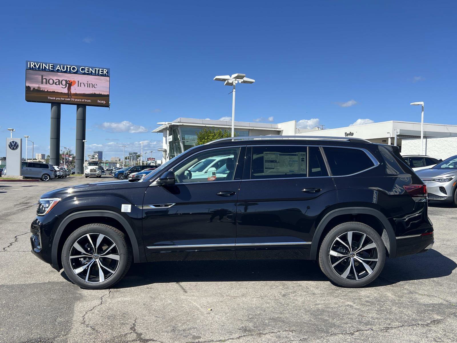 New 2026 Volkswagen Atlas SEL Premium R-Line image 2