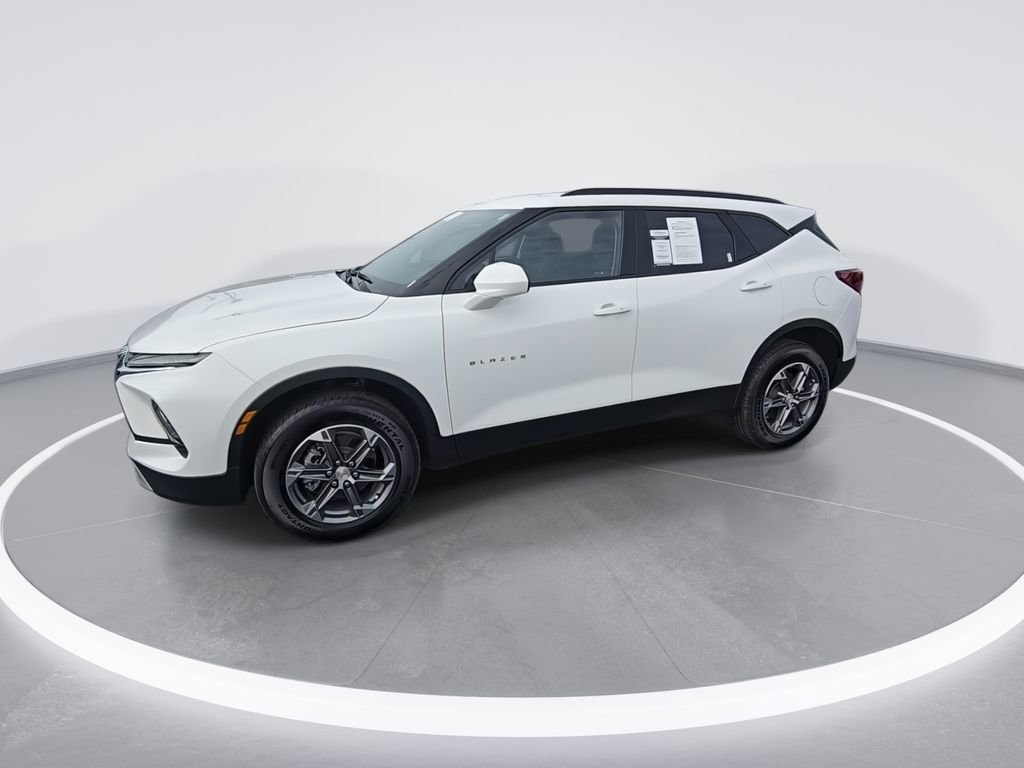 Used 2024 Chevrolet Blazer LT w/ Convenience Package FWD image 4