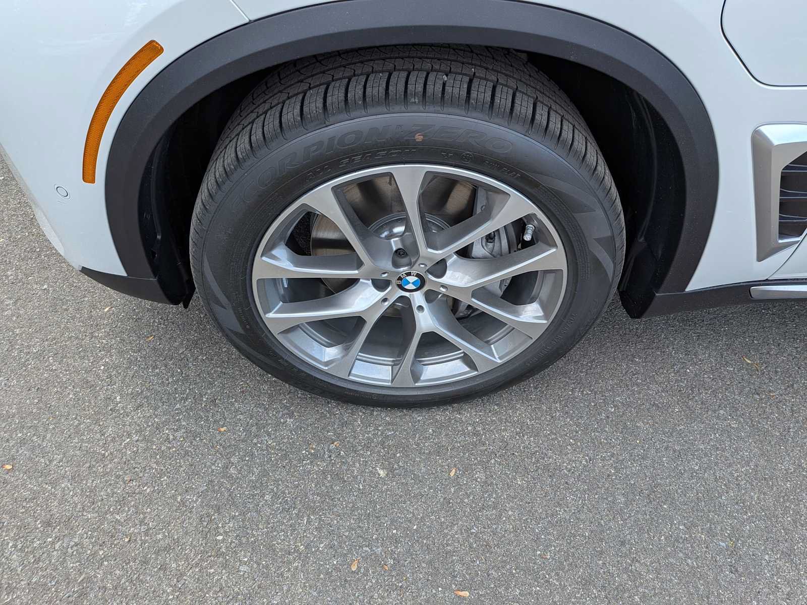 New 2026 BMW X5 xDrive50e w/ Premium Package AWD/4WD image 26
