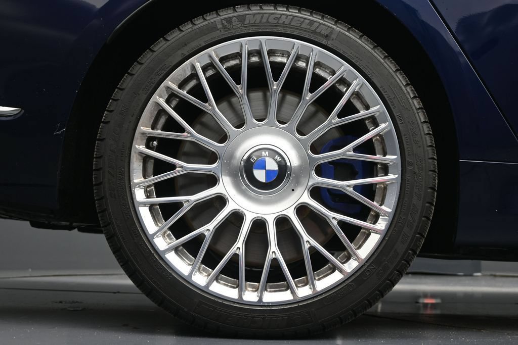 Used 2022 BMW ALPINA B7 xDrive AWD/4WD image 12