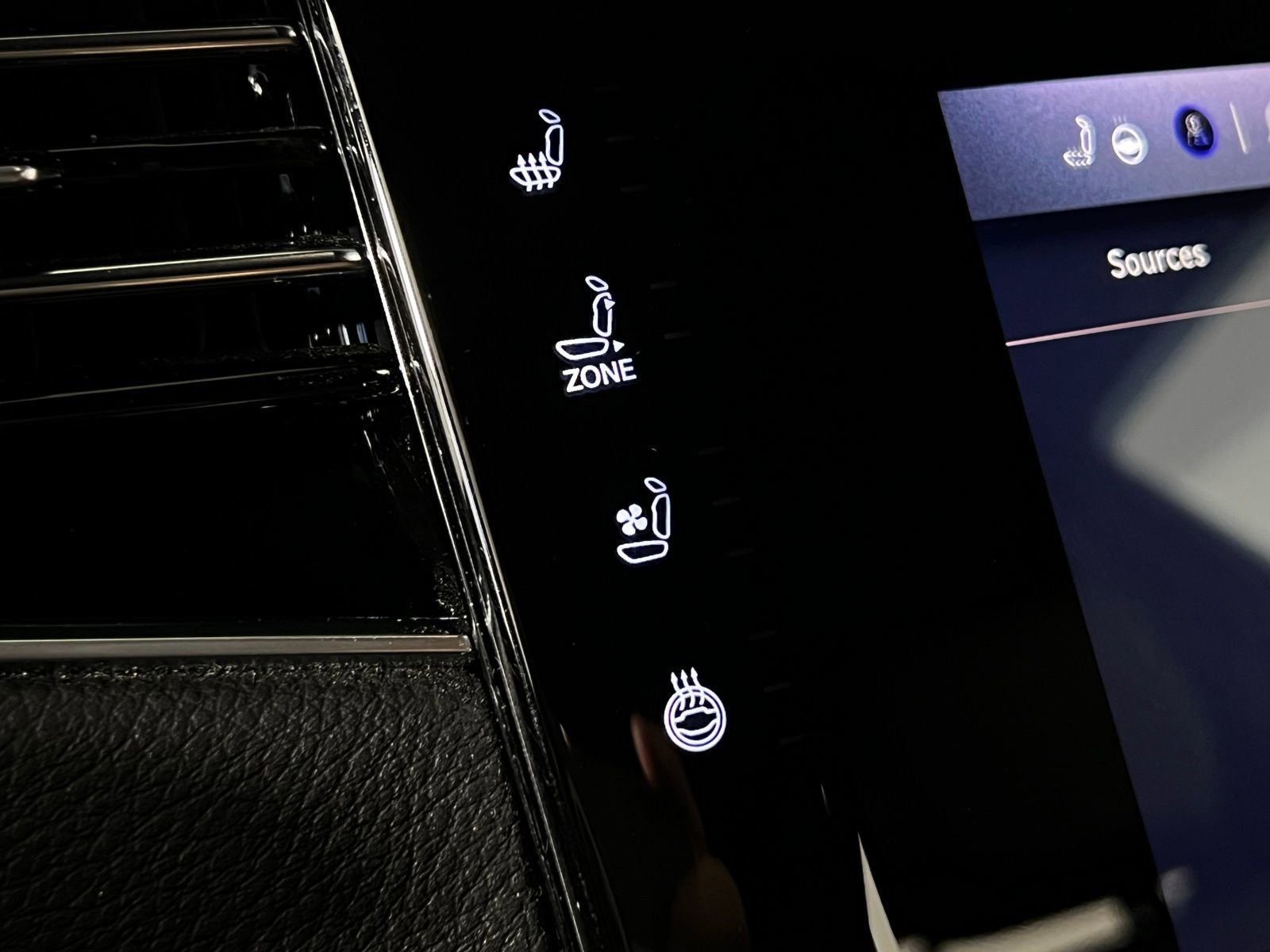 Used 2024 Jeep Wagoneer Series II w/ Flexible Seating Group image 21