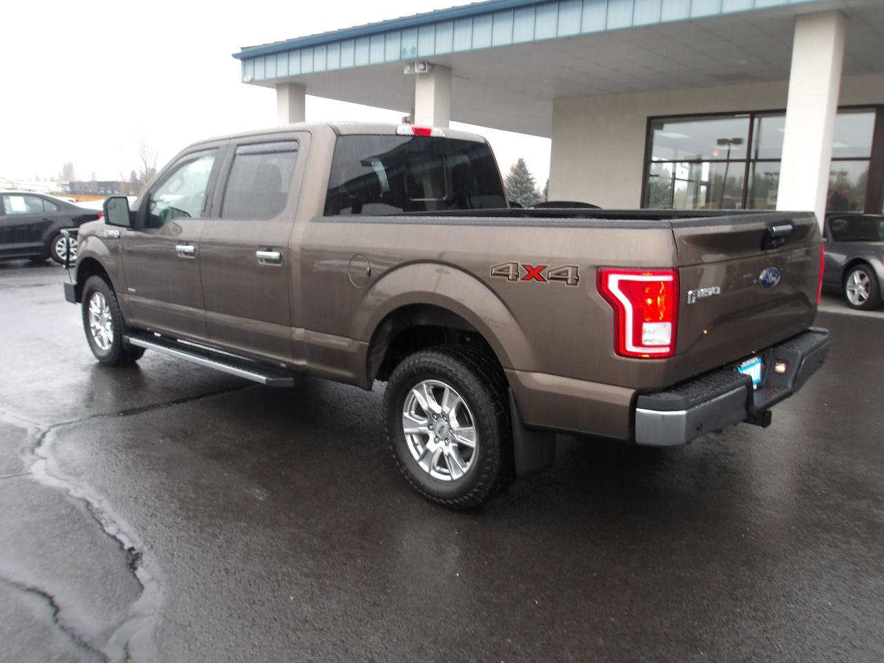 Used 2017 Ford F150 XLT w/ Equipment Group 302A Luxury AWD/4WD image 3