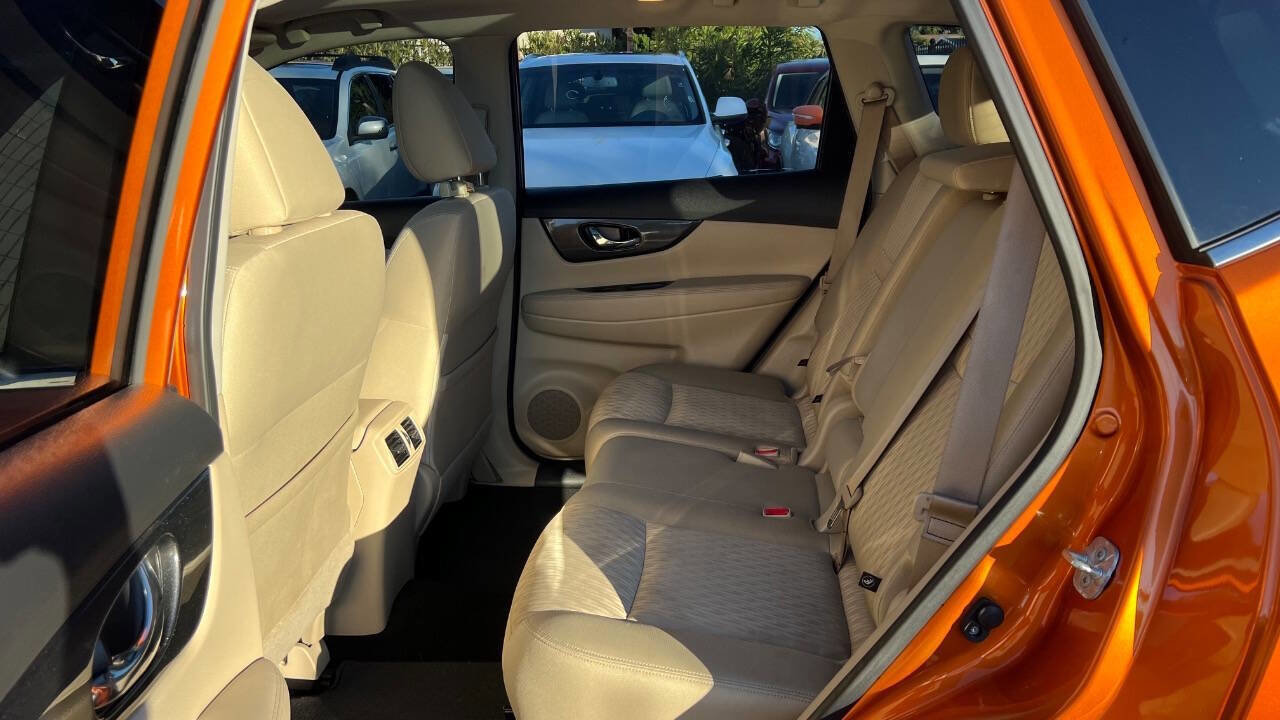 Used 2017 Nissan Rogue SV image 26