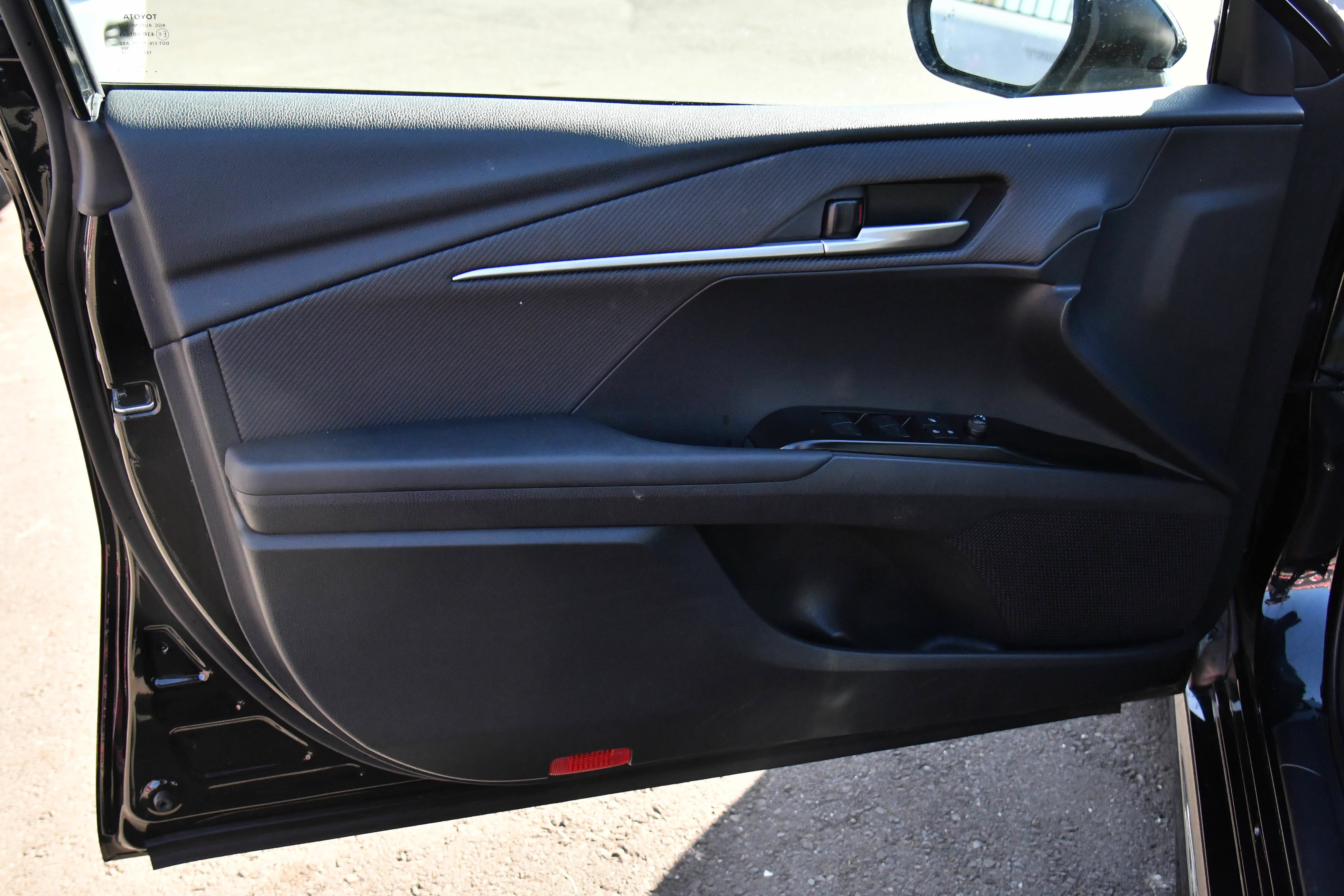 Used 2025 Toyota Camry SE FWD image 14