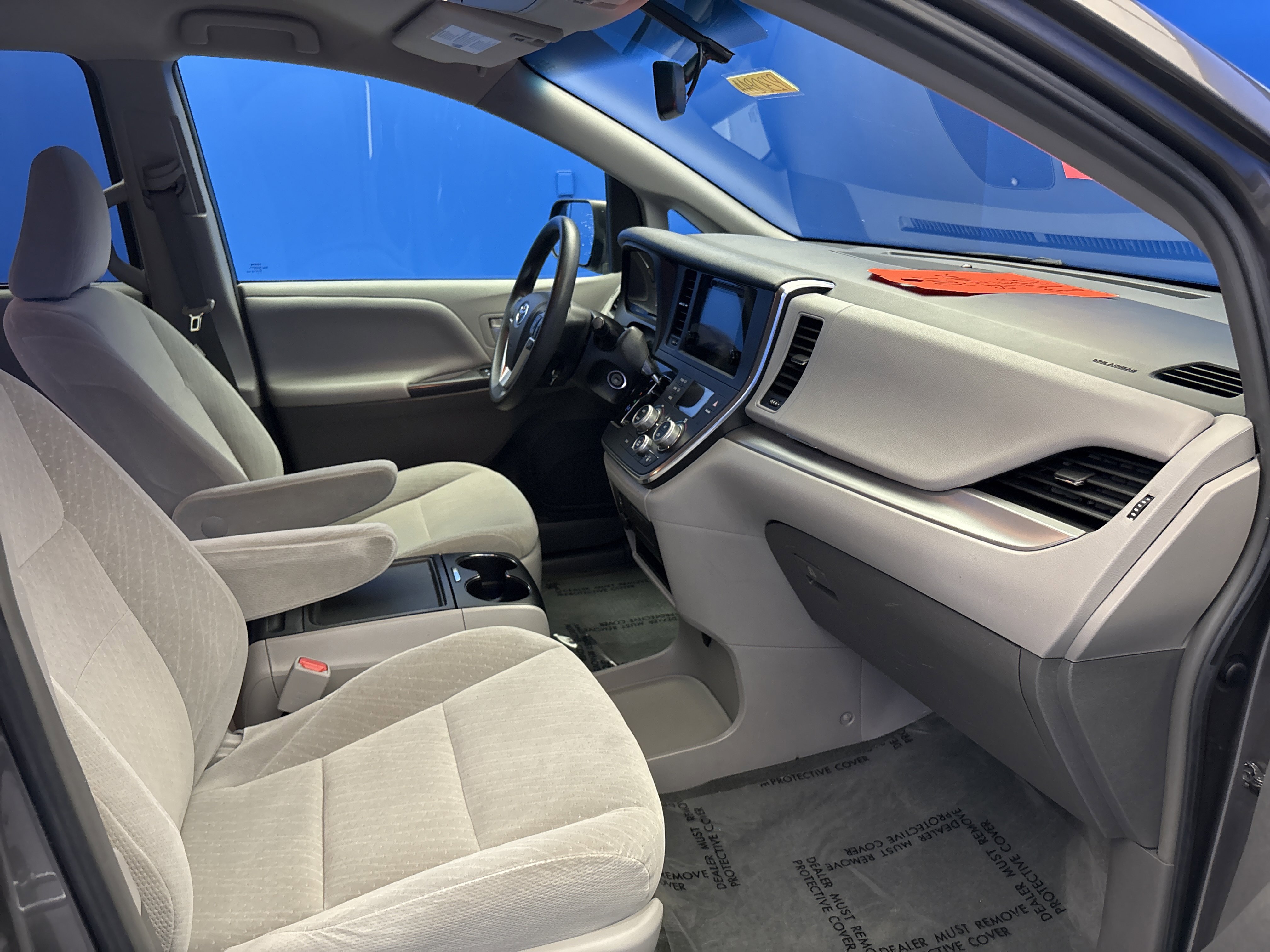 Used 2017 Toyota Sienna LE image 23