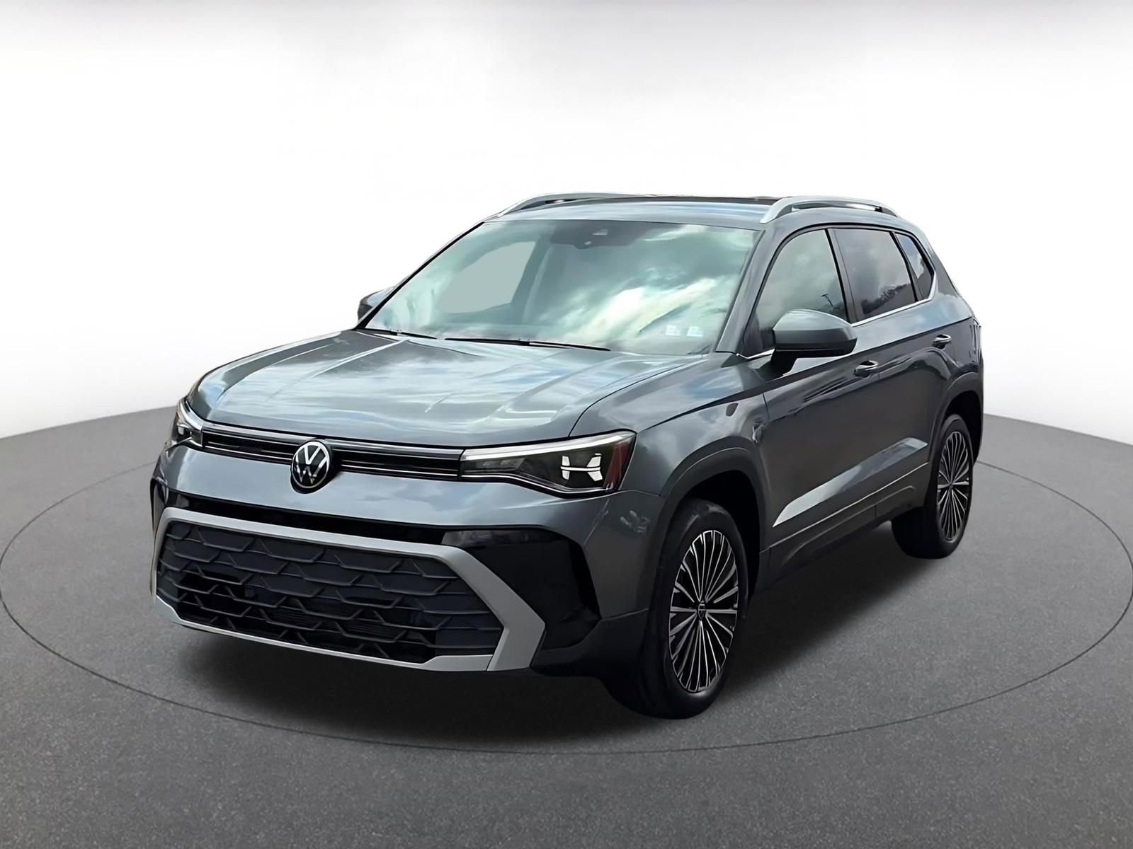 Used 2025 Volkswagen Taos SE FWD image 7