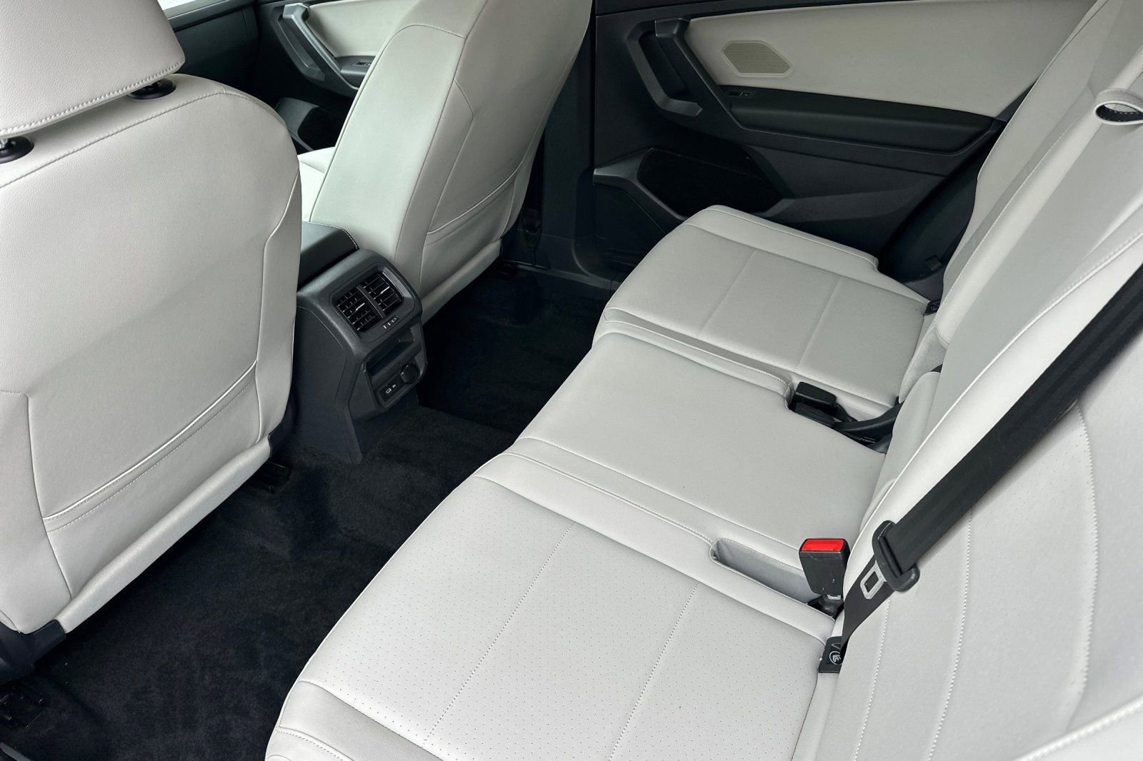 Used 2021 Volkswagen Tiguan SE AWD/4WD image 11