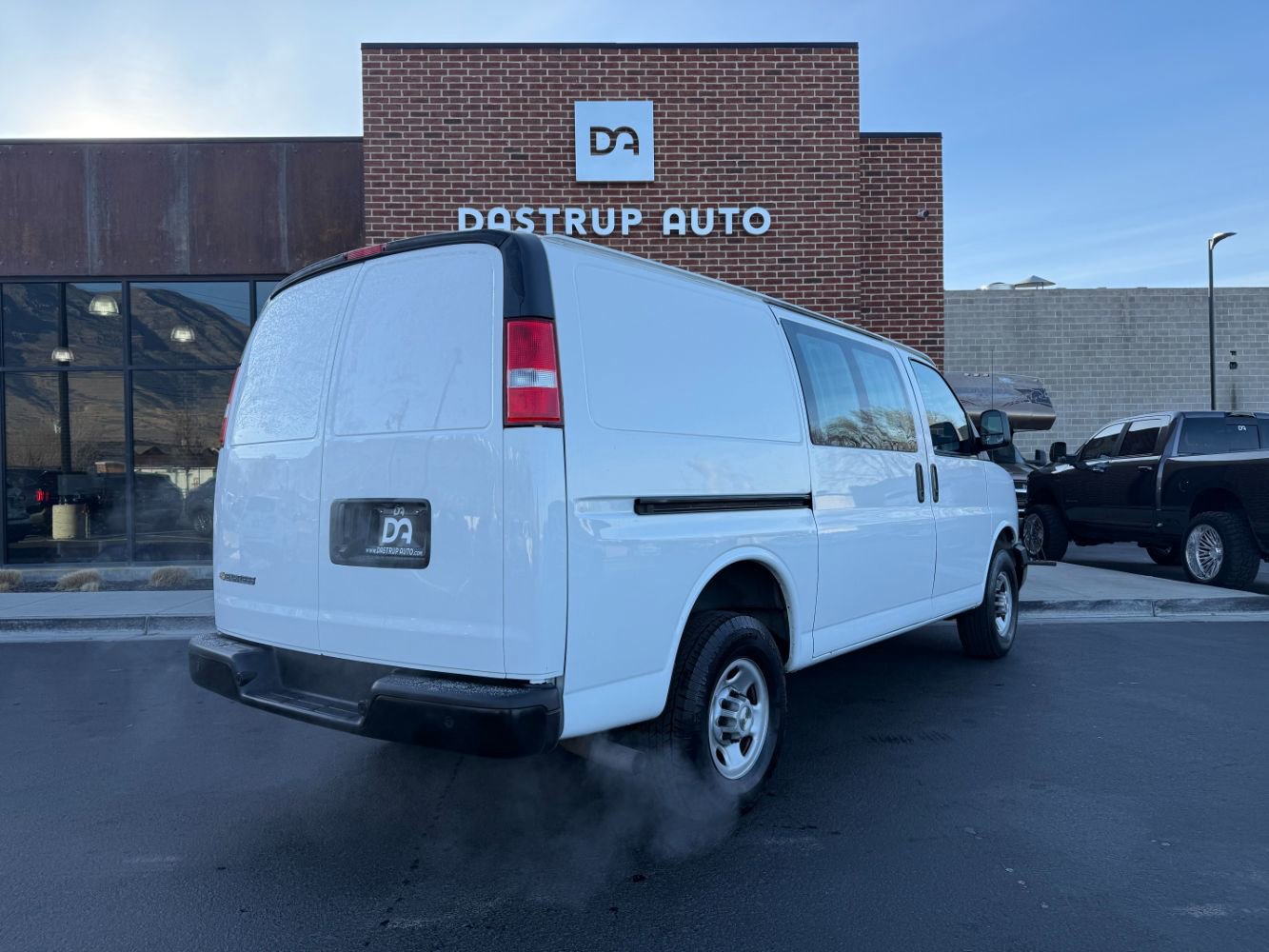 Used 2023 Chevrolet Express 2500 w/ Driver Convenience Package RWD image 7