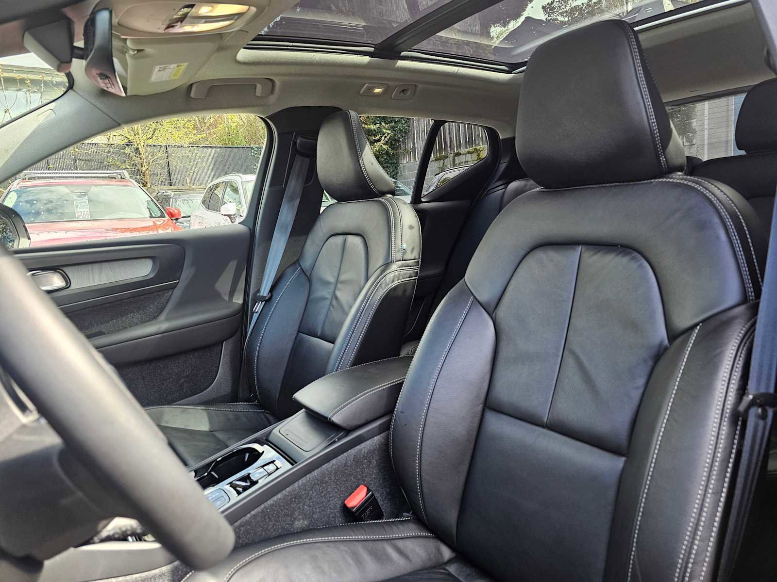 Used 2023 Volvo XC40 B5 Plus w/ Protection Package Premier AWD/4WD image 22