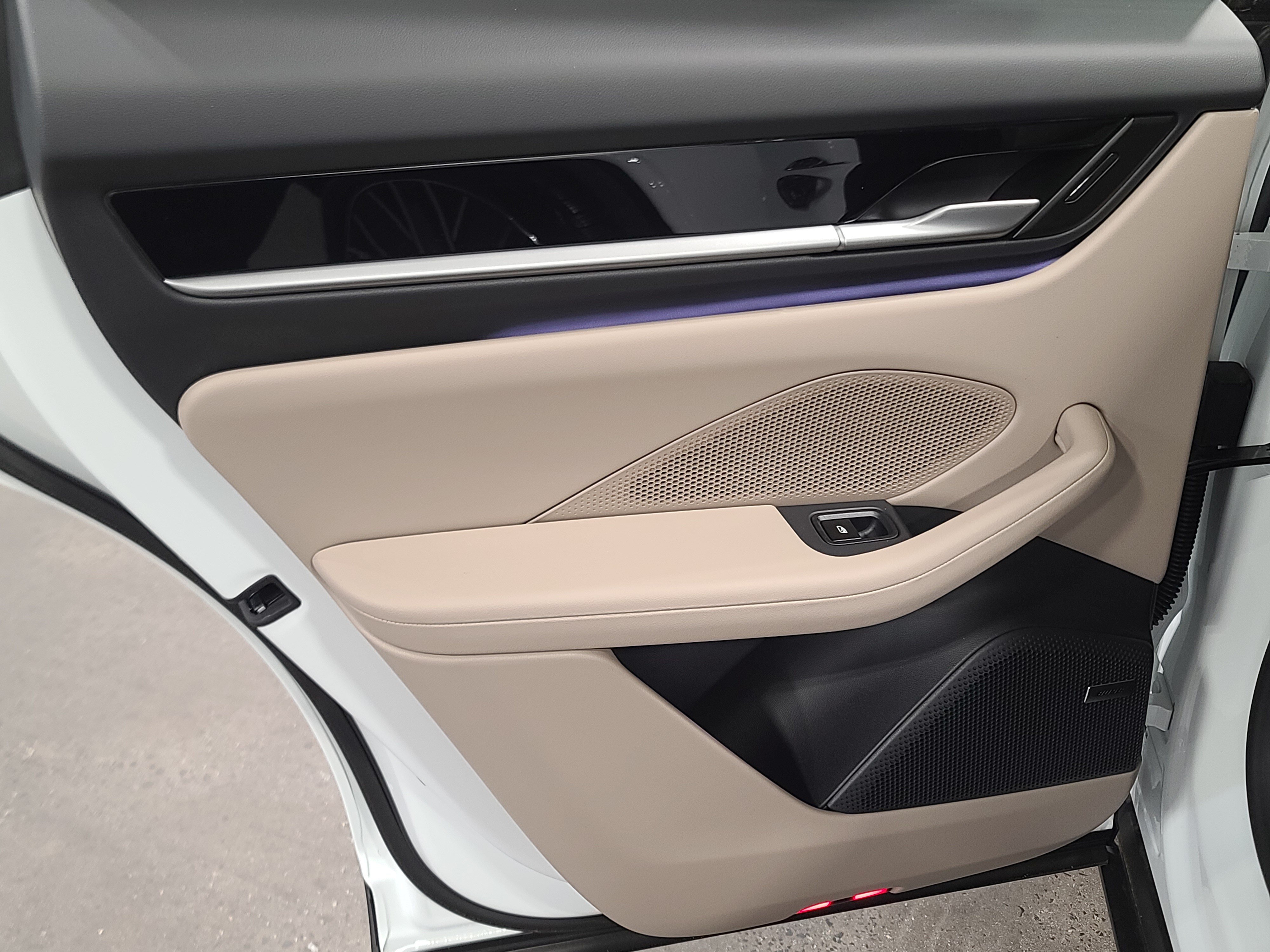 New 2026 Porsche Macan Electric RWD image 26