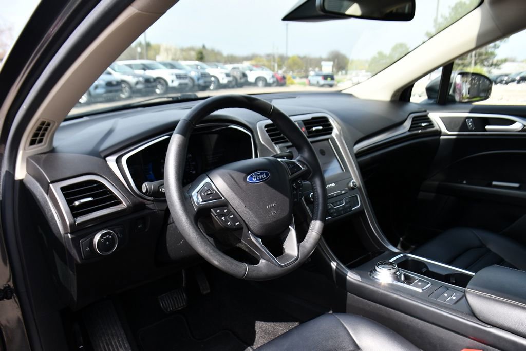 Used 2020 Ford Fusion SEL FWD image 11