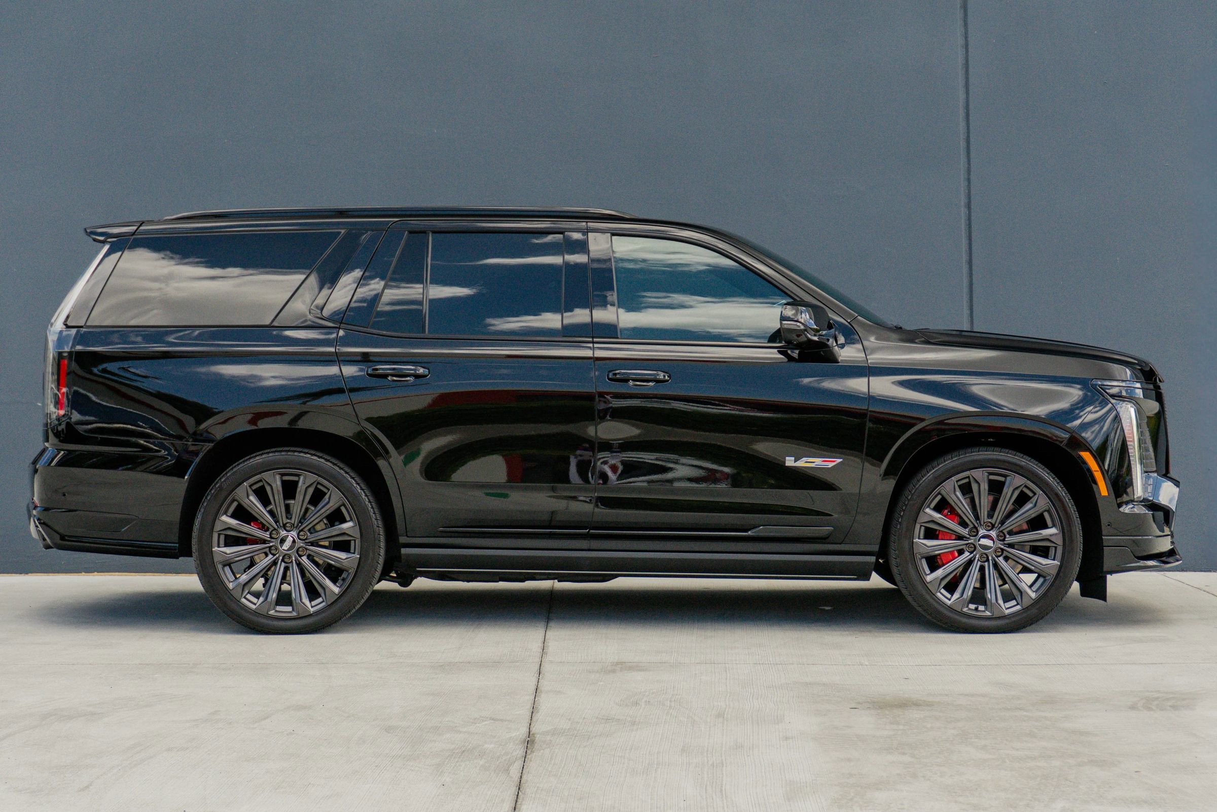 Used 2025 Cadillac Escalade V AWD/4WD image 6