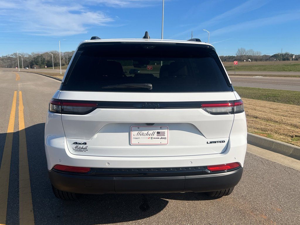 New 2025 Jeep Grand Cherokee Limited w/ Luxury Tech Group II AWD/4WD image 4