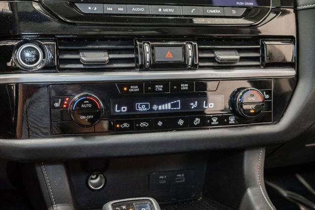 Used 2022 Nissan Pathfinder SV w/ SV Premium Package FWD image 19