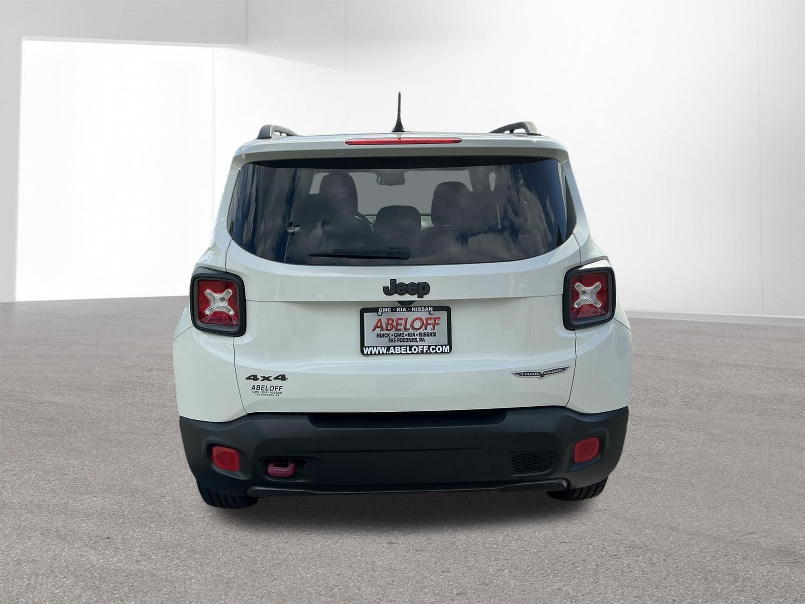 Used 2017 Jeep Renegade Trailhawk AWD/4WD image 4