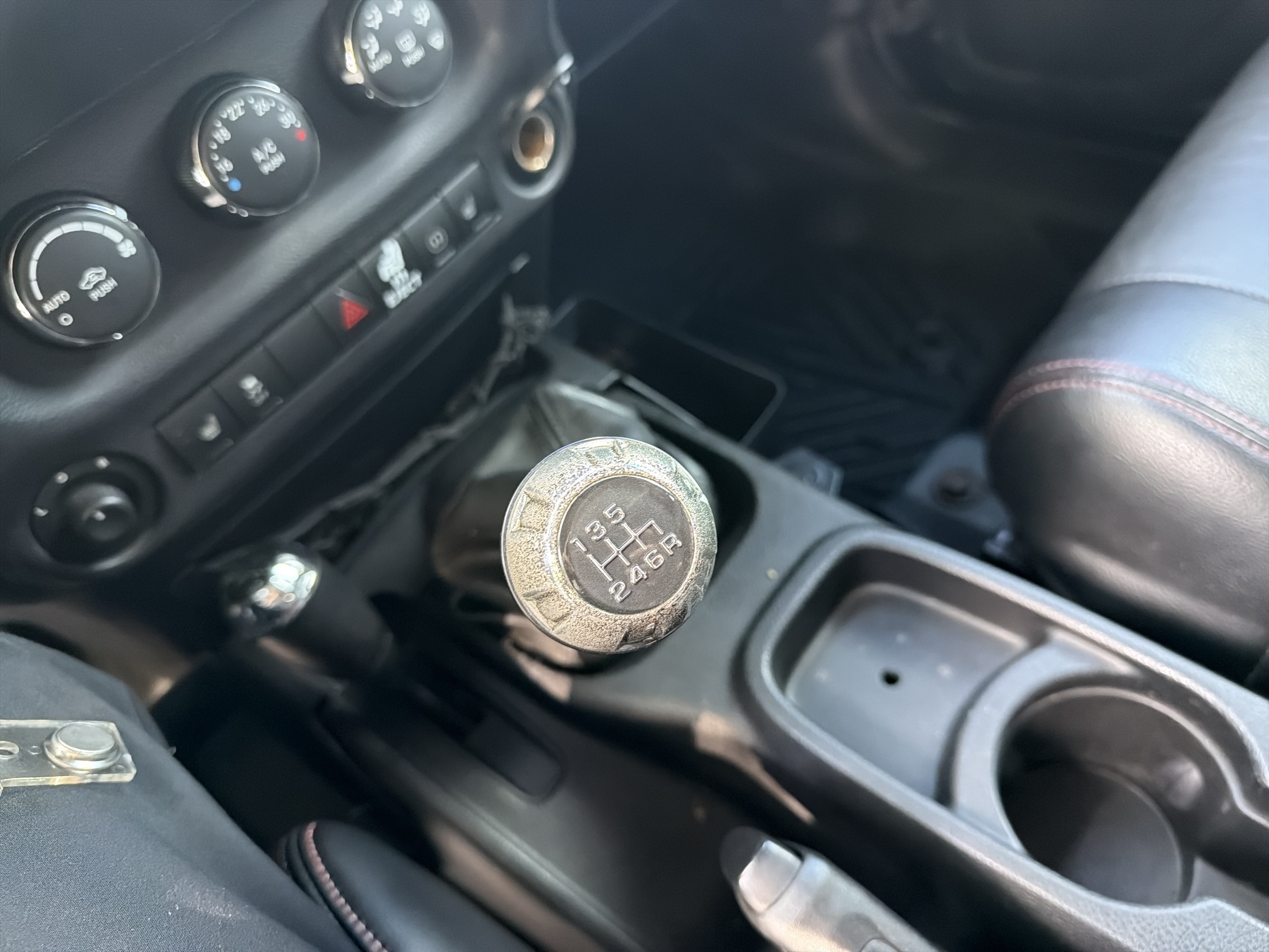 Used 2012 Jeep Wrangler Unlimited Sahara AWD/4WD image 26