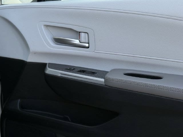 Used 2025 Toyota Sienna XLE FWD image 30