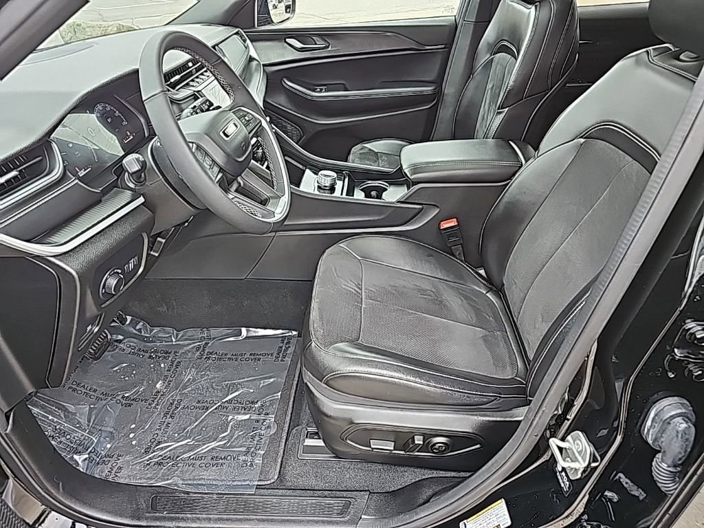 Certified 2024 Jeep Grand Cherokee Altitude image 13