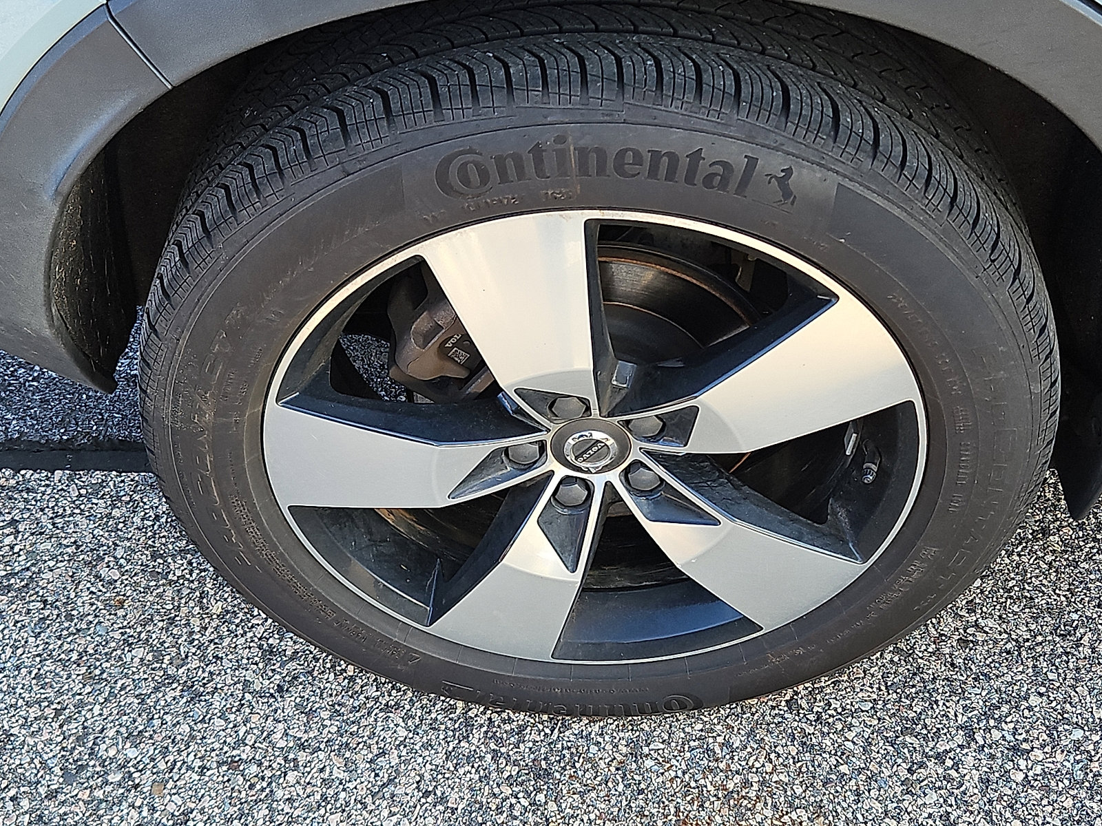 Used 2019 Volvo XC40 T5 Momentum image 10