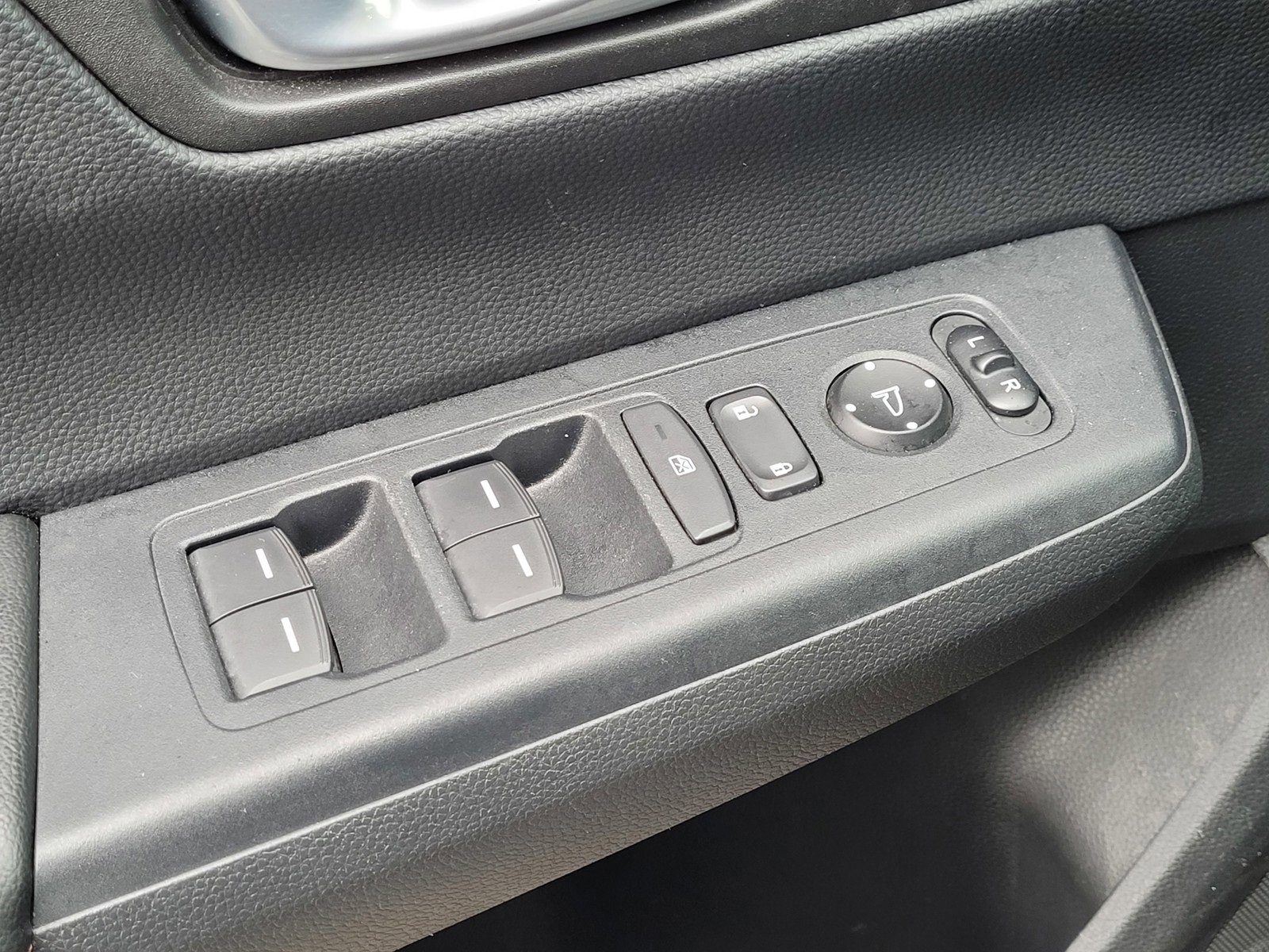 Used 2025 Honda CR-V Sport-L image 13