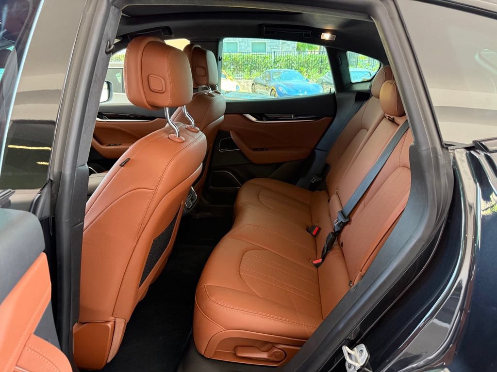 Certified 2022 Maserati Levante GT AWD/4WD image 11