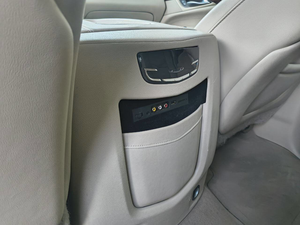 Used 2015 Cadillac Escalade Premium image 23