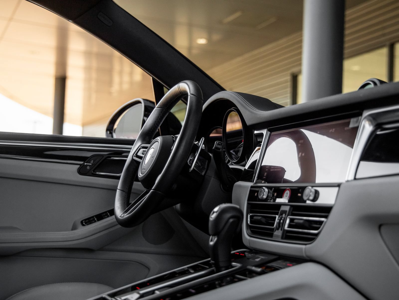 Certified 2025 Porsche Macan GTS AWD/4WD image 46