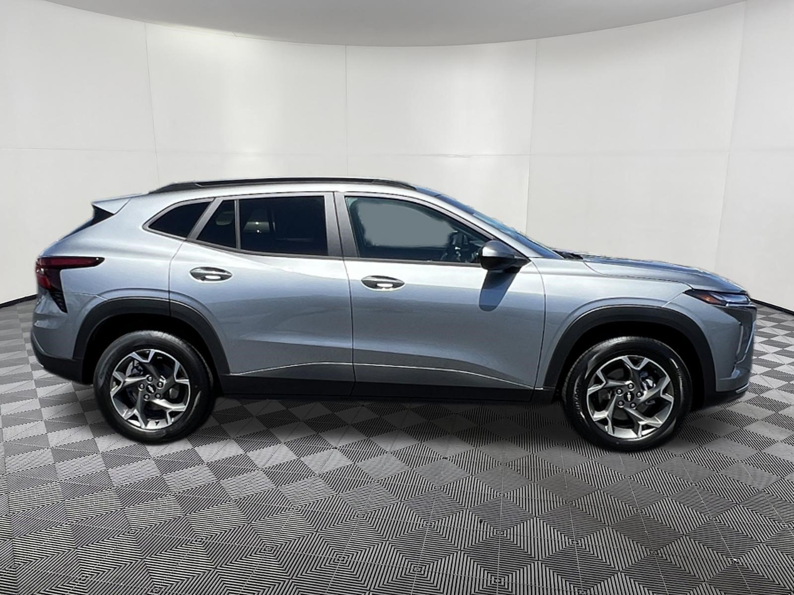 New 2026 Chevrolet Trax LT w/ Driver Confidence Package FWD image 7