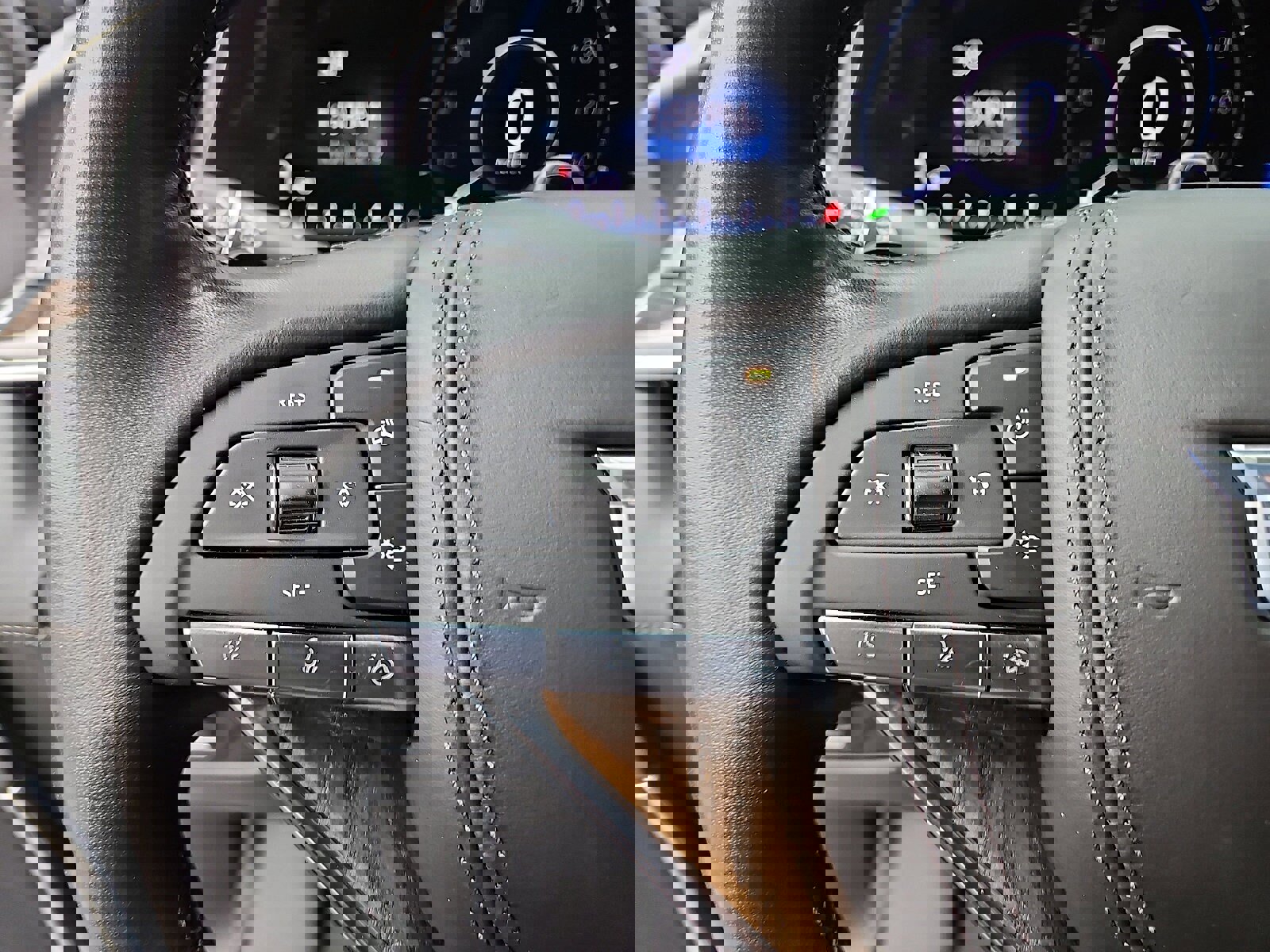 Certified 2024 Cadillac Escalade Premium Luxury Platinum w/ Heavy-Duty Trailer Package image 16