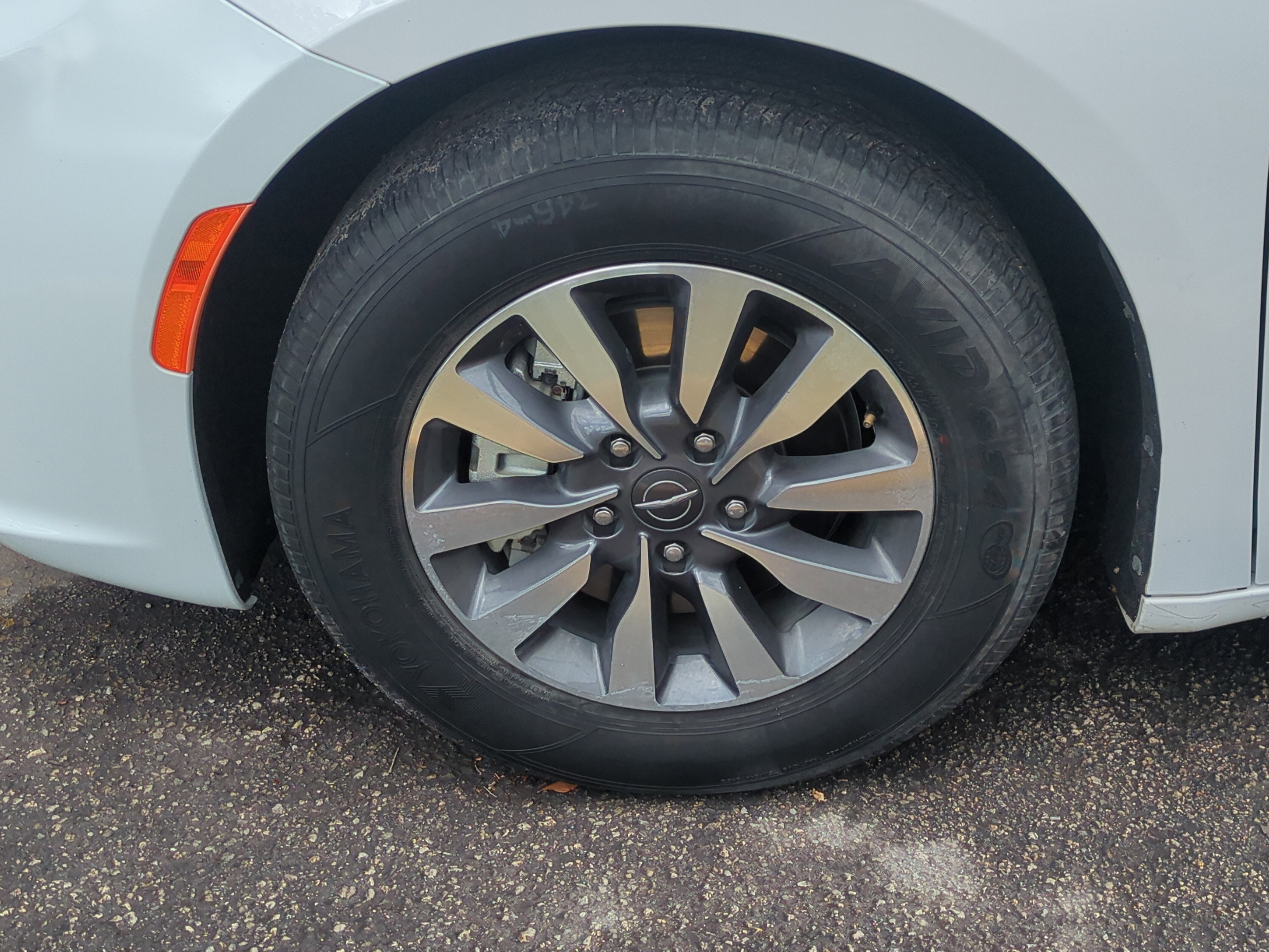 Certified 2024 Chrysler Pacifica Select image 11